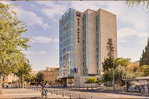 מלונות בתל אביב צוות נותני השירותים במלונות מבינים טוב את בקשות וצורכי האורחים