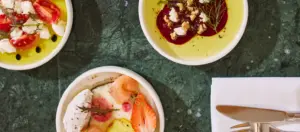 ארוחת בוקר עם סלטים