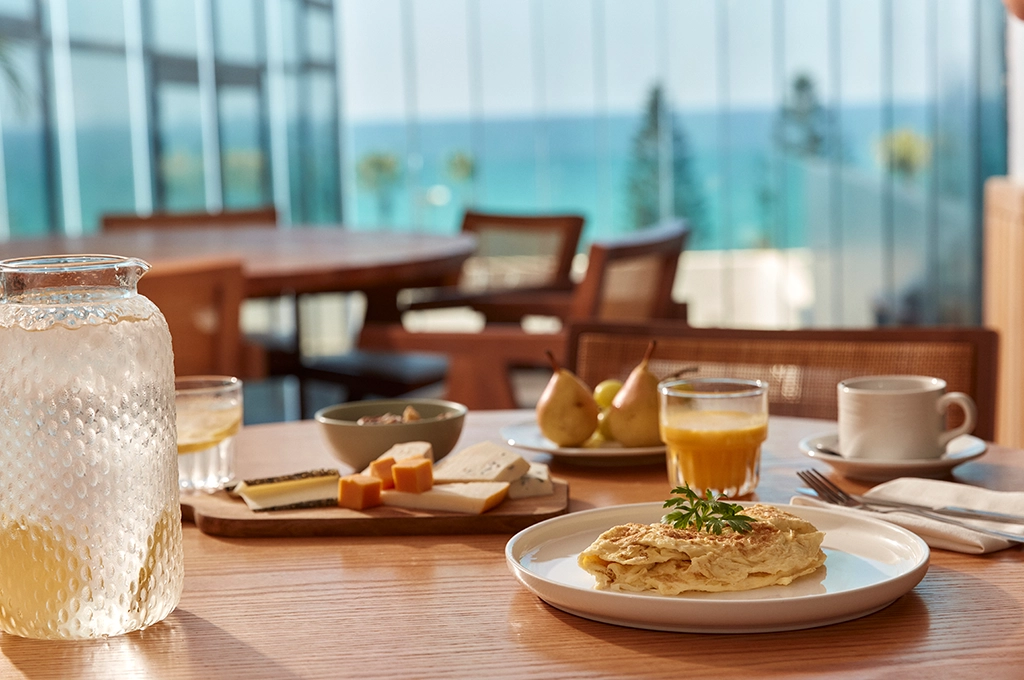 ארוחת בוקר במלון ג'ייקוב ריזורט חדרה