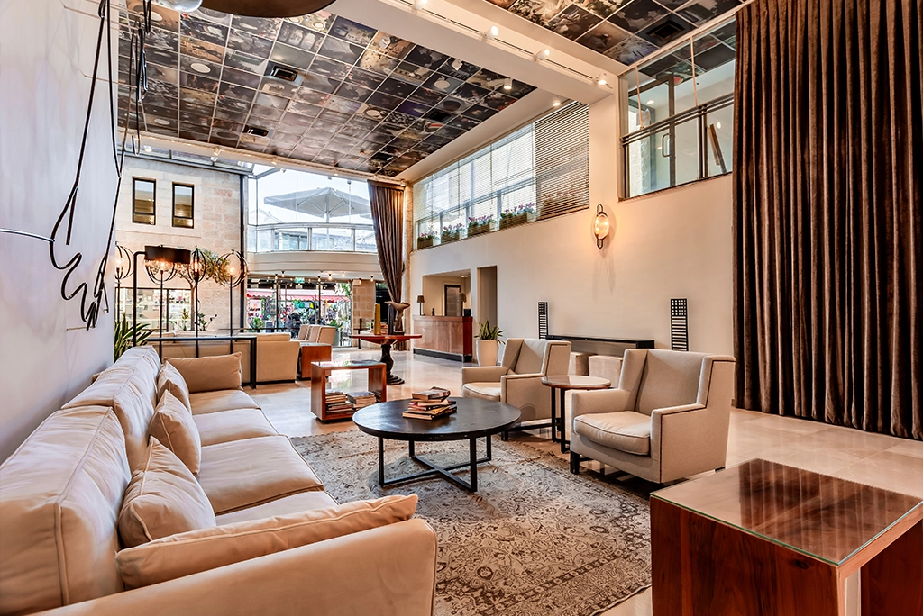 לובי מלון ג'ייקוב הרמוני